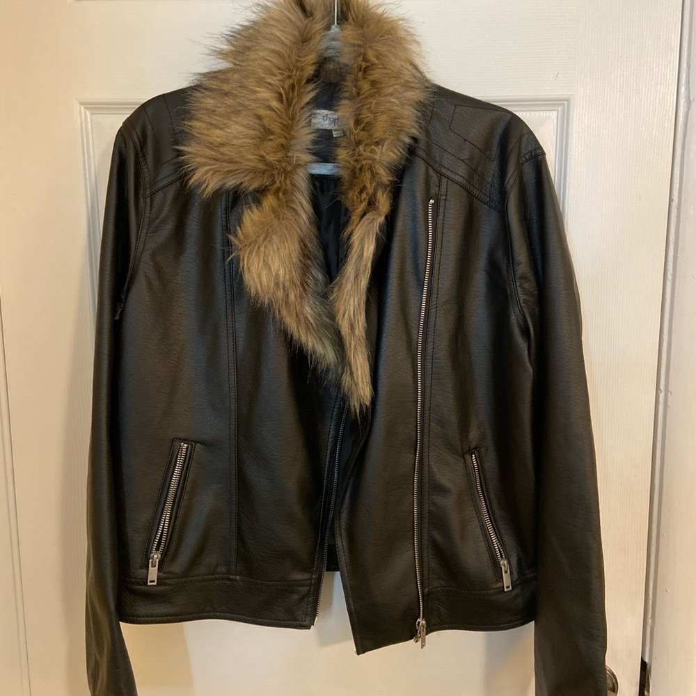 Faux fur collar leather jacket